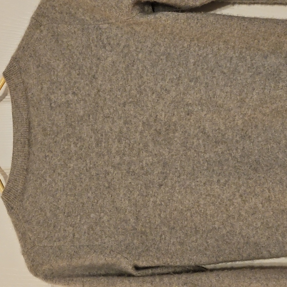 J. Crew 100% Cashmere Light Gray Women's Crew Neck Sweater - Picture 10 of 13